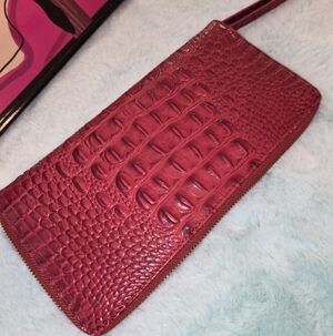🥰❤️Like New BRAHMIN SKYLER MELBOURNE WALLET IN RED😍
